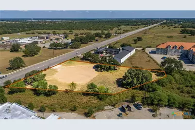 2125 N Esplanade Street, Cuero, TX 77954 - Photo 3