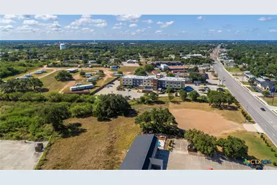 2125 N Esplanade Street, Cuero, TX 77954 - Photo 5