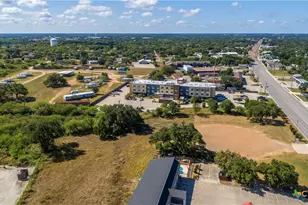 2125 N Esplanade St, Cuero, TX 77954 - Photo 5