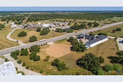 2125 N Esplanade Street, Cuero, TX 77954 - Photo 9