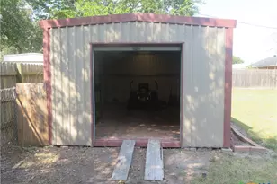 110 Sandra, Edna, TX 77957 - Photo 9