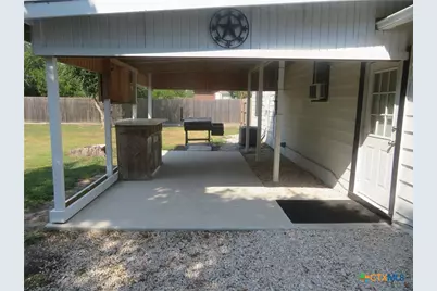 110 Sandra, Edna, TX 77957 - Photo 7