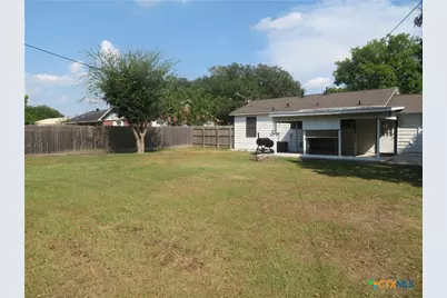 110 Sandra, Edna, TX 77957 - Photo 11