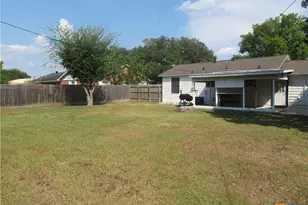 110 Sandra, Edna, TX 77957 - Photo 11