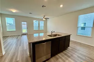 433 Panther Pass, Seguin, TX 78155 - Photo 11