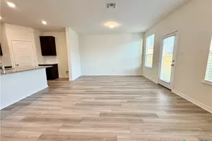 433 Panther Pass, Seguin, TX 78155 - Photo 13