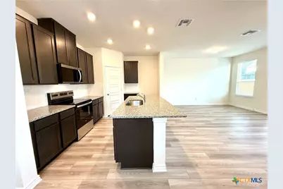 433 Panther Pass, Seguin, TX 78155 - Photo 5