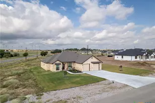 101 Hillside Ln, Lampasas, TX 76550 - Photo 9