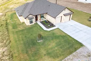 101 Hillside Ln, Lampasas, TX 76550 - Photo 11