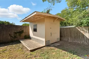 486 E South St, New Braunfels, TX 78130 - Photo 33