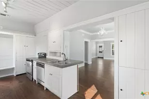 486 E South St, New Braunfels, TX 78130 - Photo 15