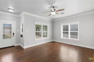 486 E South St, New Braunfels, TX 78130 - Photo 9