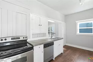 486 E South St, New Braunfels, TX 78130 - Photo 17