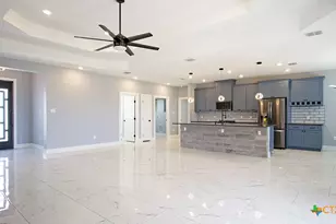 792 Lake Valley Dr, La Vernia, TX 78121 - Photo 1