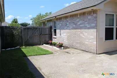 206 Yellowstone Drive, Victoria, TX 77904 - Photo 17