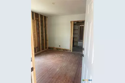 218 S Bright Street, Gonzales, TX 78629 - Photo 3