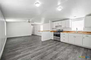 1003 W Toledo St, Seadrift, TX 77983 - Photo 9