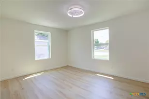 906 E Crestwood Dr, Victoria, TX 77901 - Photo 17