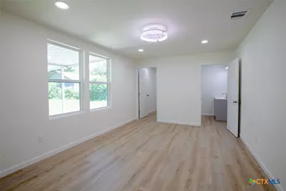 906 E Crestwood Drive, Victoria, TX 77901 - Photo 9