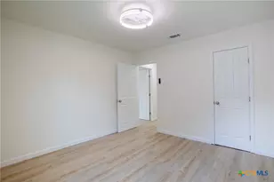 906 E Crestwood Dr, Victoria, TX 77901 - Photo 15