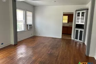 816 S Austin St, Seguin, TX 78155 - Photo 7