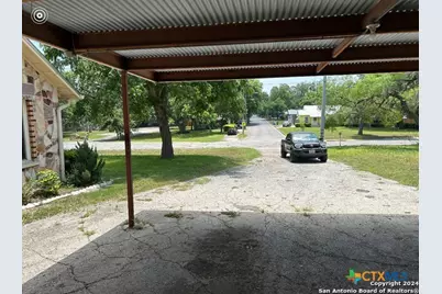 816 S Austin Street, Seguin, TX 78155 - Photo 9