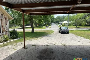 816 S Austin St, Seguin, TX 78155 - Photo 9