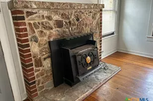 816 S Austin St, Seguin, TX 78155 - Photo 3