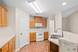 409 Newhaven St, Victoria, TX 77904 - Photo 3