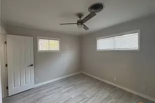 2502 E Poplar Ave, Victoria, TX 77901 - Photo 9