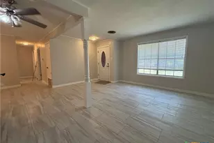 2502 E Poplar Ave, Victoria, TX 77901 - Photo 3