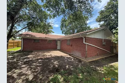 2502 E Poplar Avenue, Victoria, TX 77901 - Photo 11