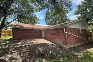 2502 E Poplar Ave, Victoria, TX 77901 - Photo 11
