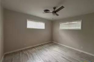 2502 E Poplar Ave, Victoria, TX 77901 - Photo 7