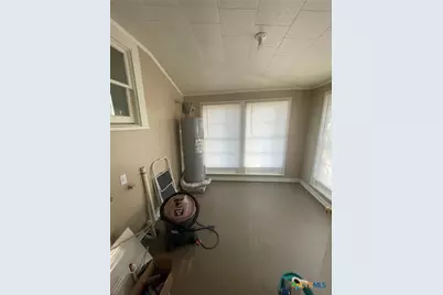 211 Lackey, Cuero, TX 77954 - Photo 9