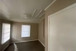 211 Lackey, Cuero, TX 77954 - Photo 5