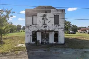 516 S College Ave, Cameron, TX 76520 - Photo 1