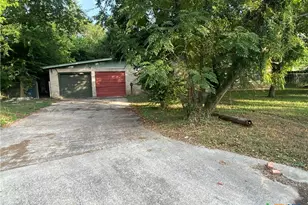 218 Cheeves Ave, Port Lavaca, TX 77979 - Photo 3