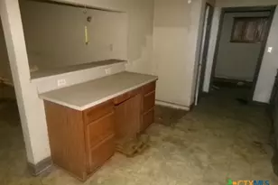 218 Cheeves Ave, Port Lavaca, TX 77979 - Photo 9