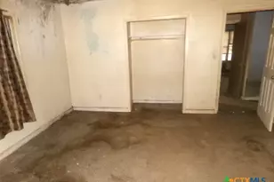 218 Cheeves Ave, Port Lavaca, TX 77979 - Photo 11