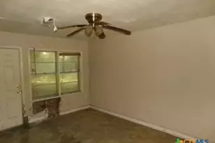 218 Cheeves Ave, Port Lavaca, TX 77979 - Photo 7