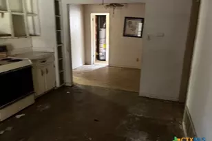 228 N Carroll Dr, Gatesville, TX 76528 - Photo 7