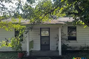 228 N Carroll Dr, Gatesville, TX 76528 - Photo 1