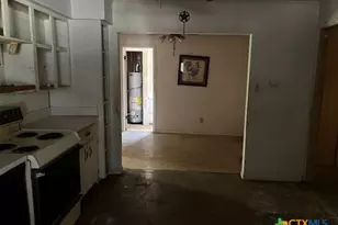 228 N Carroll Dr, Gatesville, TX 76528 - Photo 5