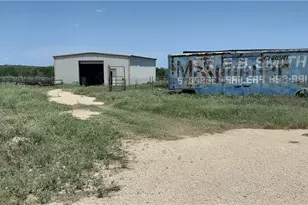 1860 Rocky Ridge Rd, Uvalde, TX 78801 - Photo 5