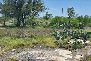1860 Rocky Ridge Rd, Uvalde, TX 78801 - Photo 15