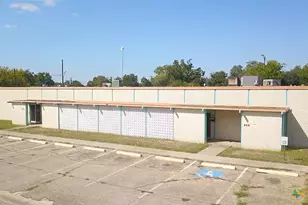 402 E Guadalupe St, Victoria, TX 77901 - Photo 1