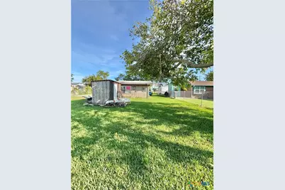 103 E Jefferson Avenue, Port O'Connor, TX 77982 - Photo 9