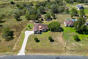 121 Carrizo Rdg, Floresville, TX 78114 - Photo 11