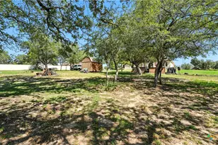 121 Carrizo Rdg, Floresville, TX 78114 - Photo 3